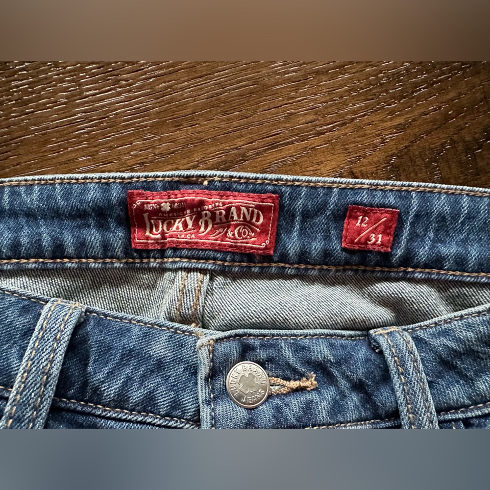 Lucky Jeans High Rise Tomboys Classic Blue Denim Jeans- size 12/31 - Picture 4 of 8
